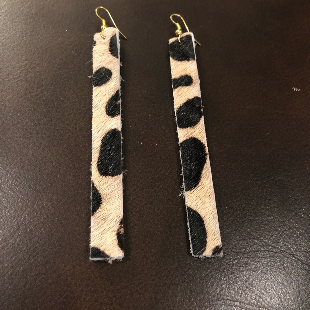 Super cute leopard print earrings!NWOT $18